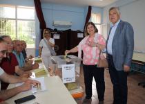 Başkan Zeydan Karalar Ve Eşi Nuray Karalar Oy Kullandı