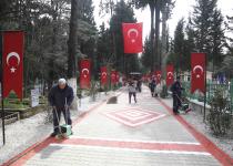 Otobüs ve metro ücretsiz, mezarlıklar ziyarete hazır, Zabıta 24 saat görev başında