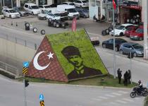 AdanaBüyükşehir Belediyesi, Atatürk’ü her yere nakşediyor