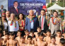 8. Geleneksel İsmet Atlı Karakucak Güreşleri Yapıldı