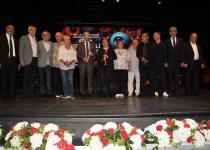 ALTIN KOZA’DA ONUR ÖDÜLLERİ  PERRAN KUTMAN VE CİHAN ÜNAL’A VERİLDİ