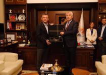Adana Özgür, Adana Özel…